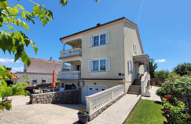 Holiday apartment Malinska for 1 - 6 persons with 4 bedrooms - Holiday apartment