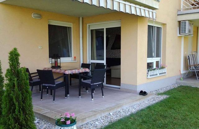 Holiday apartment only 20 m from the beach