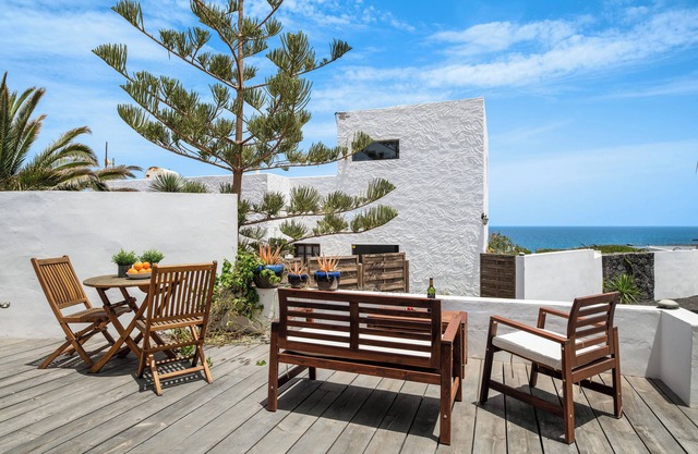 Holiday Apartment 'Playa Marina Eco Bungalow Arrieta' with Sea Views