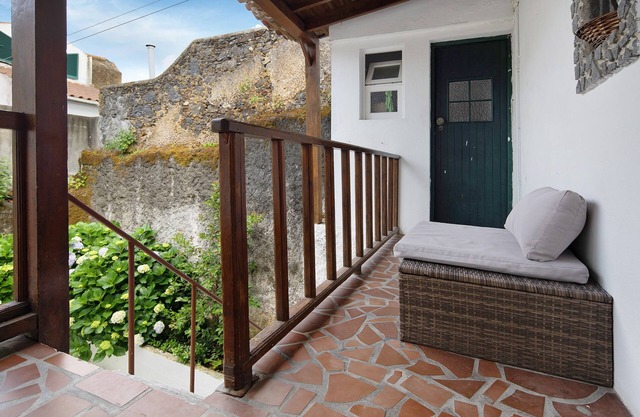 Holiday Apartment "Casa Da Mina" with Sea View, Private Terrace & Wi-Fi