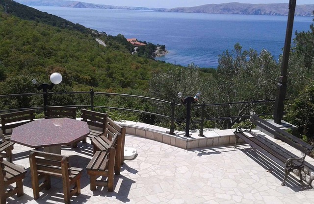 Holiday apartment with boccia court