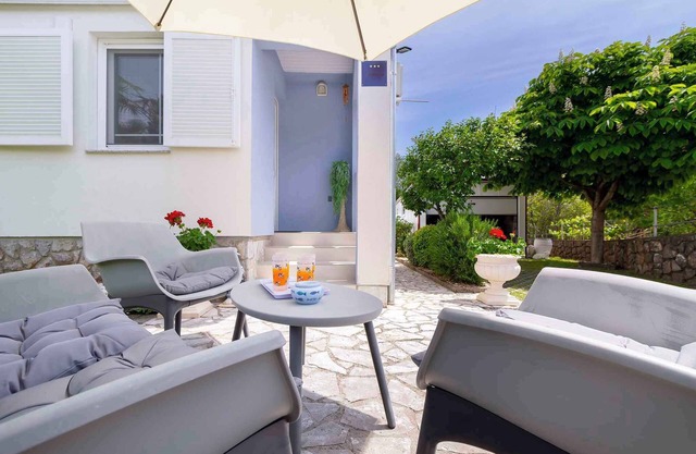 Holiday apartment with air conditioning and Internet