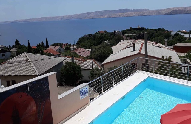 Holiday apartment with sea views, air conditioning and pool