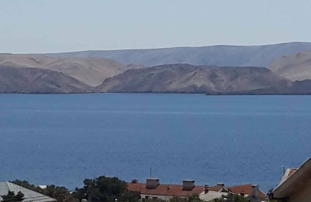 Holiday apartment with sea views, air conditioning and pool