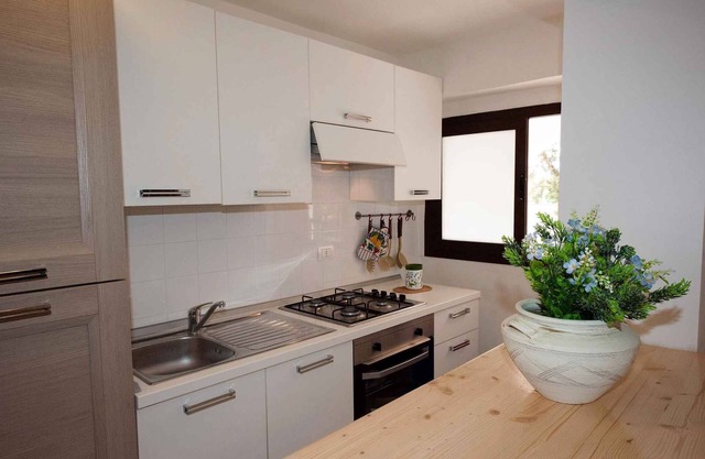 Holiday apartment with terrace near the sea
