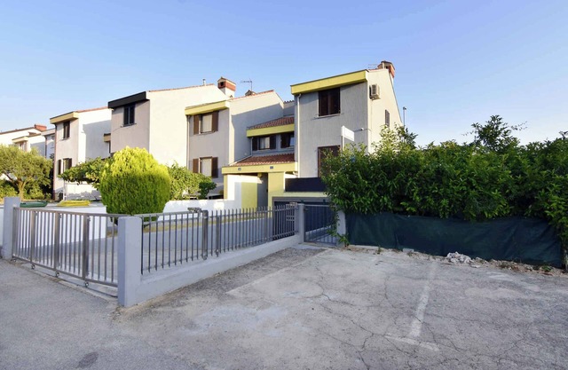 Holiday apartment with terrace near Umag