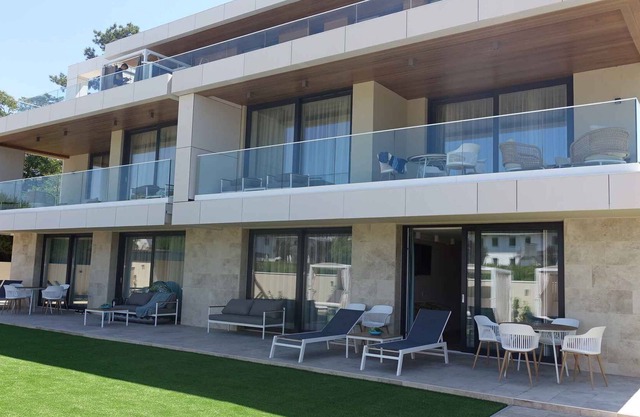 Holiday apartment with view and air conditioning only 150m from the lake