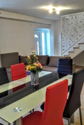 Holiday apartments Maslina Paho