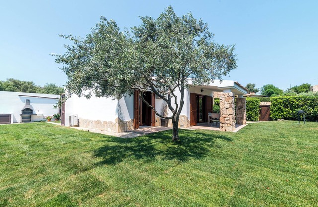 Holiday Home "Villa Teresa" with Shared Pool, Private Terrace & Air Conditioning