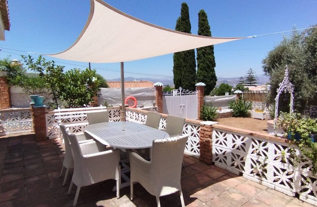 Holiday Home 'Villa Namaste' with Mountain Views, Wi-Fi and Air Conditioning