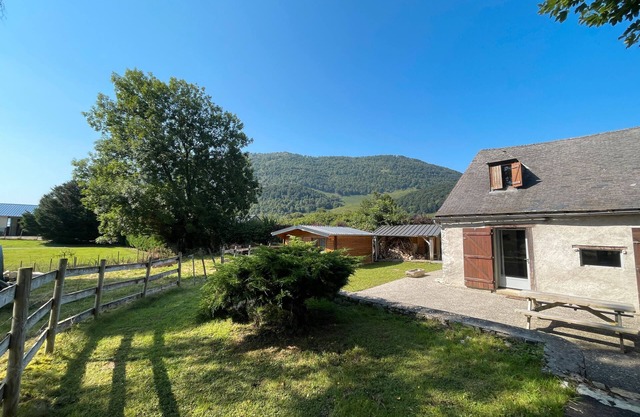 Holiday Home 'Ancienne Bergerie' with Mountain View, Shared Terrace and Private Garden
