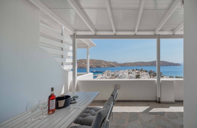 Holiday Home 'Bella Vista' with Sea View, Wi-Fi and Air Conditioning