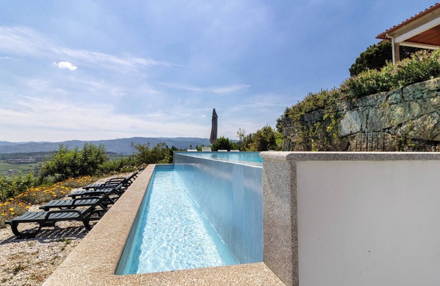 Holiday Home 'Casa Cerdeirinhas De Basto' with Mountain View, Private Pool and Wi-Fi
