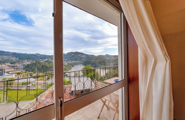 Holiday Home 'Casa Encanto do Douro' with Private Garden, Balcony and Wi-Fi