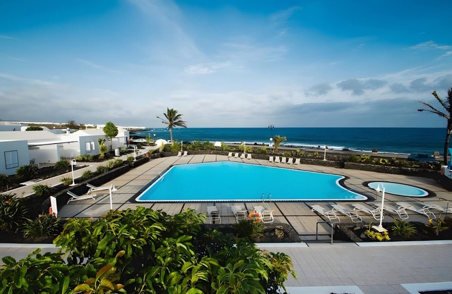 Holiday Home 'Caleta Campos Bungalows' with Sea View, Shared Pool and Wi-Fi