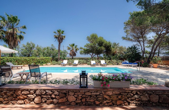 Holiday Home 'Can Tamarix' with Private Pool, Wi-Fi and Air Conditioning