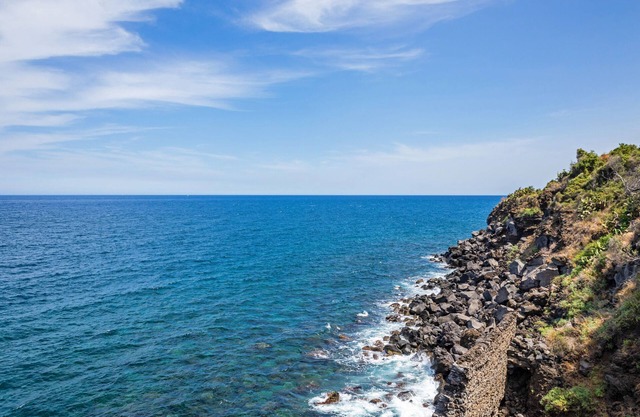 Holiday Home 'Casa Gina' with Sea View, Wi-Fi and Air Conditioning