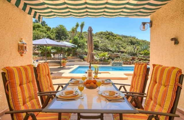 Holiday Home "Casa Koko" with Private Pool & Wi-Fi