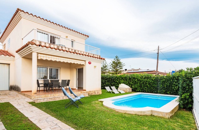 Holiday Home 'Casa Mar' with Sea View, Pool, Garden & Wi-Fi