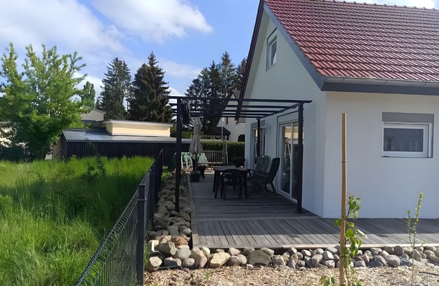 Holiday Home 'Ferienhaus Schw Agnes' with Lake View, Private Terrace and Wi-Fi