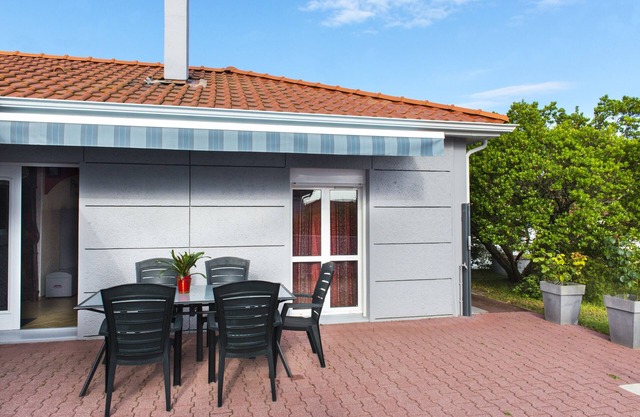 Holiday Home 'Villa Mimosas Le Verdon sur Mer' with Garden, Terrace & Wi-Fi