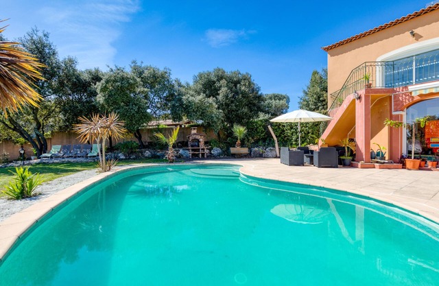 Holiday Home 'Villa F5 Jardin, Piscine' with Private Pool, Private Terrace and Wi-Fi