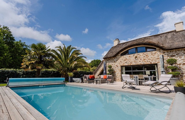 Holiday Home 'Histoire D'eau - Chaumière' with Private Pool, Private Terrace and Wi-Fi