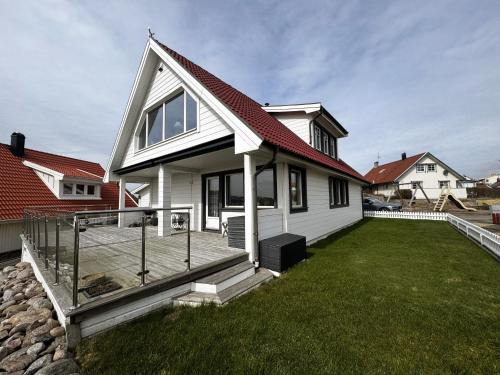Holiday home in beautiful Kungshamn perfect for two families