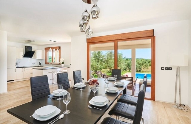 Holiday Home in Buje with Terrace, Air condition, WIFI, Washing machine (3356-1)