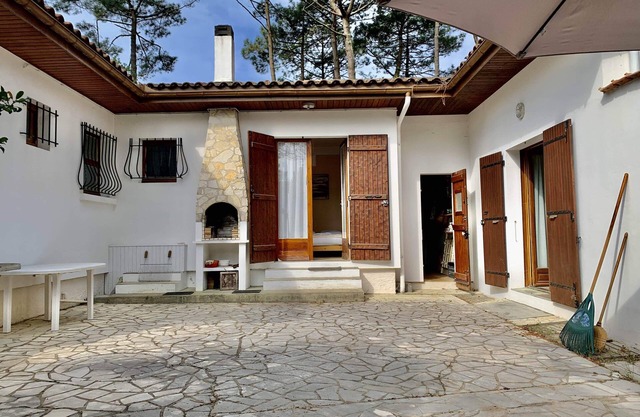 Holiday home in Petit Piquey, 4 bedrooms with terrace and a large garden