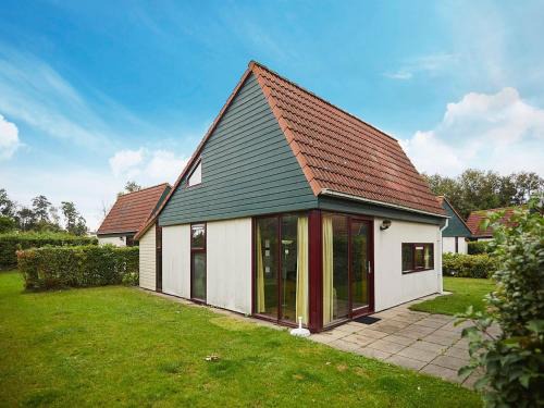 Holiday Home in Zeeland near Lake & Sauna