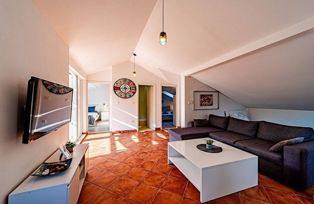 Holiday Home Island Gem - Five Bedroom Apartment