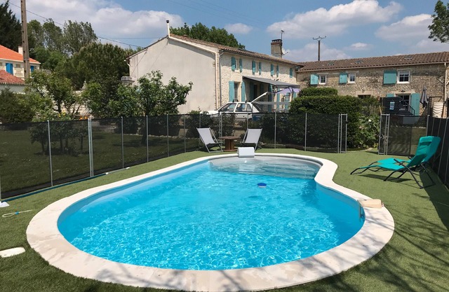 Holiday Home 'L'abricotier' with Shared Pool, Wi-Fi and Air Conditioning