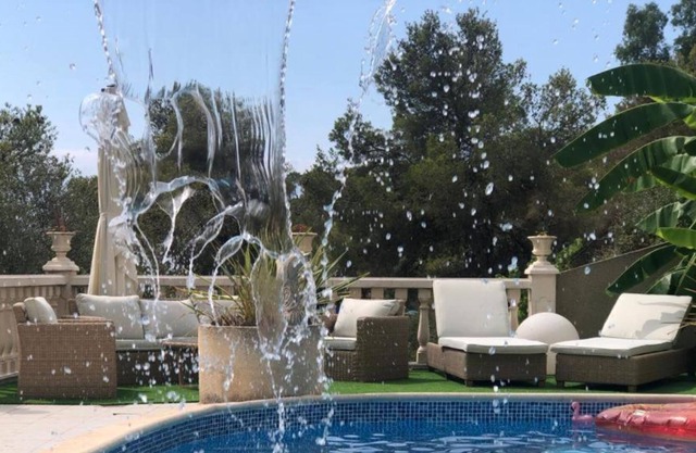 Holiday Home "La Casa De Mima" with Sea View, Shared Pool & Wi-Fi