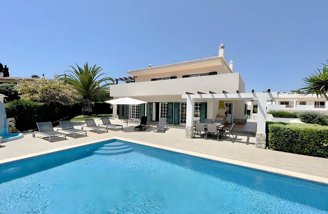 Holiday Home 'Lagos Modern' with Private Pool, Wi-Fi and Air Conditioning