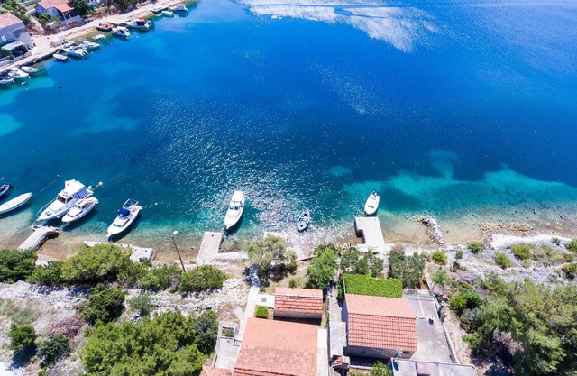 Holiday Home Magazin- One Bedroom Apartment with Terrace and Sea View