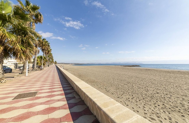 Holiday Home 'Mi Locura Costa Cabana' with Private Terrace, Garden and Wi-Fi, 30 mts from the beach
