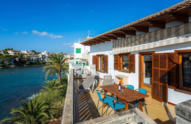 Holiday Home "Michaela" with Sea View, Private Terrace & Wi-Fi