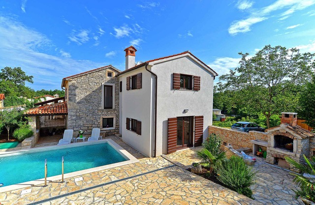 Holiday home mit Pool und Klimaanlage