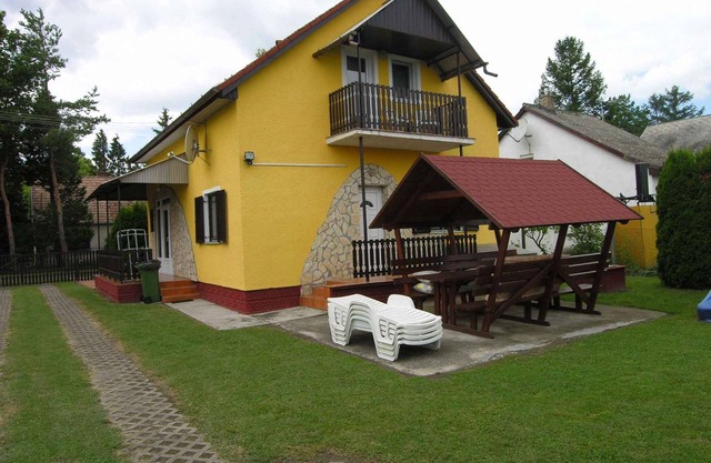 Holiday home near the center with washer