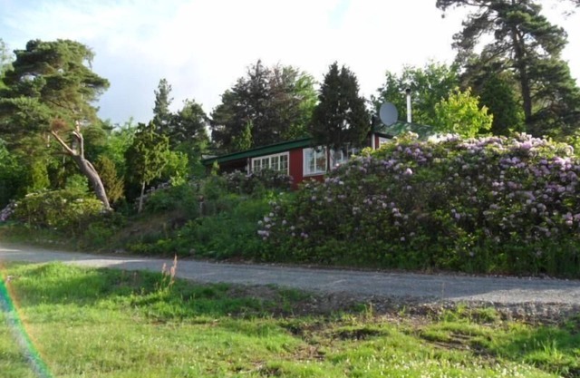 Holiday home on Lake Algunnen with whirlpool bath