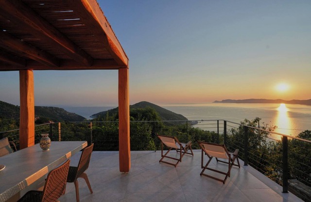 Holiday Home 'Pnoé Residence' with Sea View, Wi-Fi and Air Conditioning