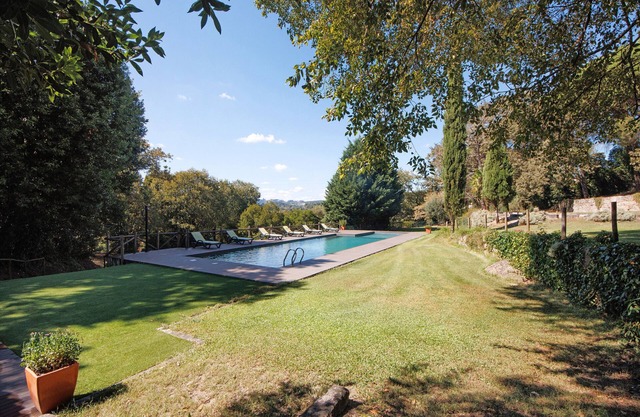 Holiday Home 'Casa De Andrães Camélias' with Shared Pool, Wi-Fi and Air Conditioning
