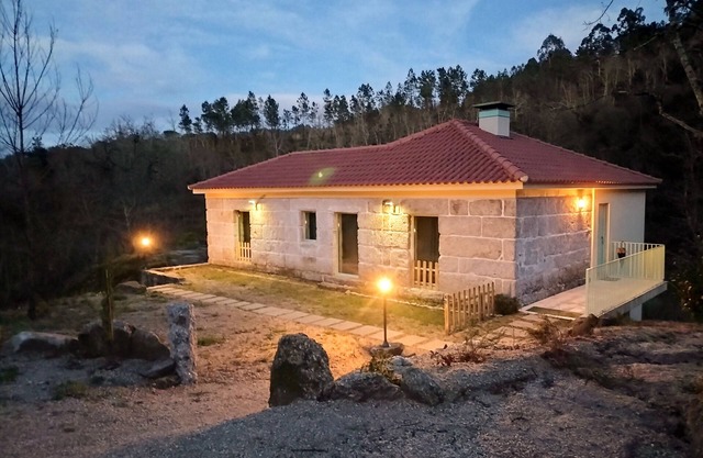 Holiday Home 'Quinta De Sabarigos' with Lake View, Private Pool and Wi-Fi