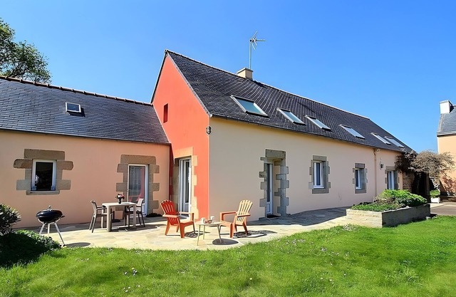 Holiday Home 'Single-Storey' with Private Terrace, Shared Garden and Wi-Fi