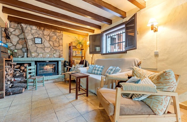 Holiday Home 'Tranquil' with Mountain View, Wi-Fi and Air Conditioning