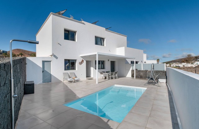 Holiday Home 'Tranquility Among Volcanoes' with Private Pool, Shared Terrace and Wi-Fi