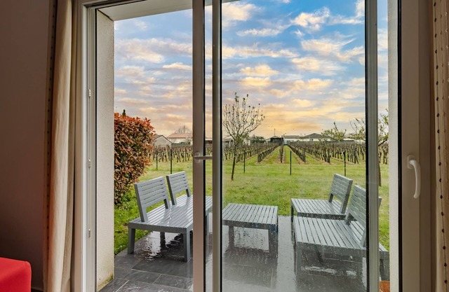 Holiday Home 'Villa 1-2 Pers- Libourne' with Private Terrace, Wi-Fi and Air Conditioning
