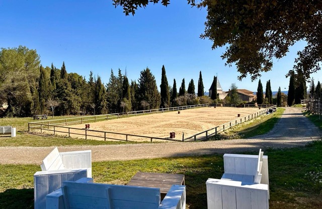 Holiday Home 'Villa Des Vignes Et Spa' with Private Terrace, Wi-Fi and Air Conditioning