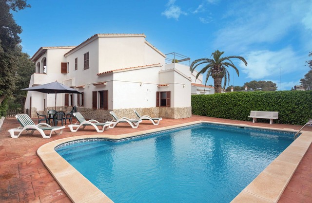 Holiday Home 'Villa Nueva' with Private Pool, Shared Terrace and Parking for 2 cars